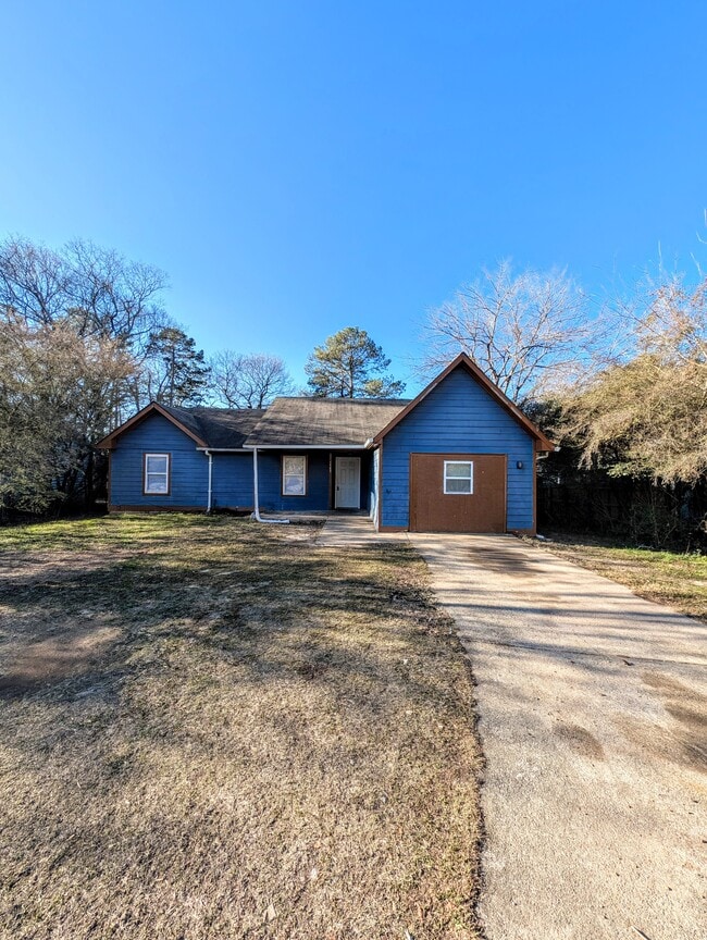 Building Photo - 5589 Glen Haven Dr