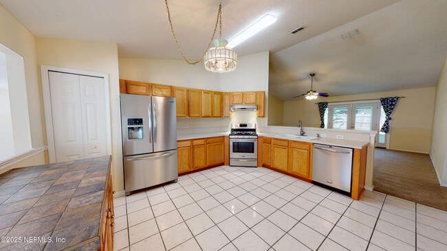 Building Photo - 1826 Blue Ridge Dr