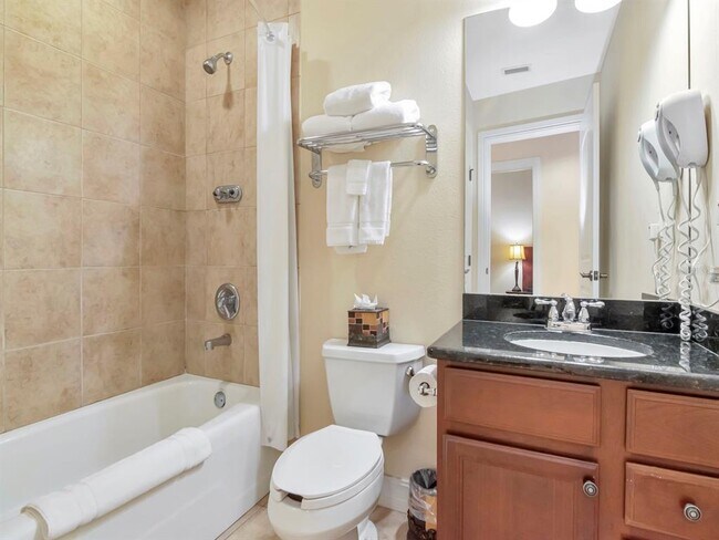 Building Photo - 13941 Clubhouse Dr