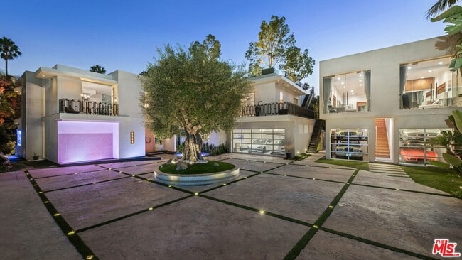 Building Photo - 9663 Santa Monica Blvd