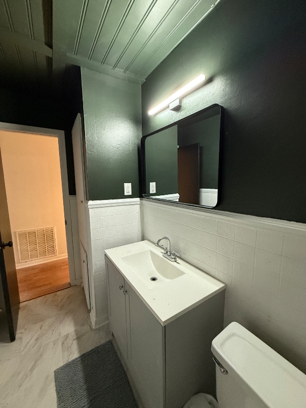 Building Photo - 320 Hilbert Dr