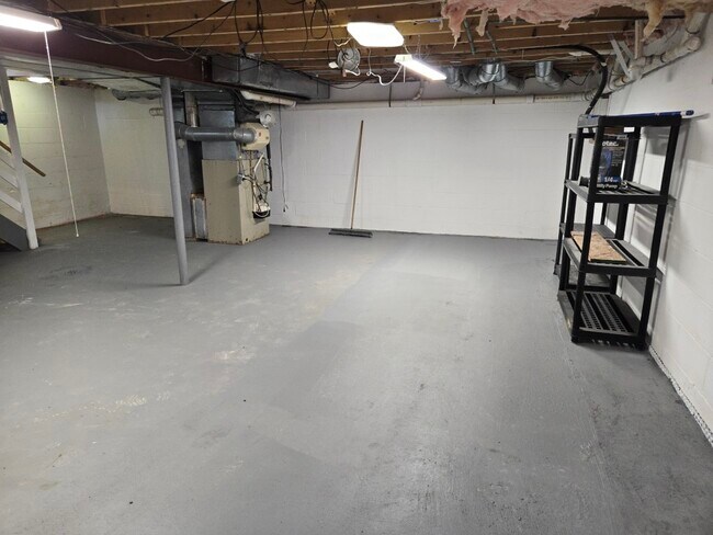 Building Photo - 1664 S Newman Rd