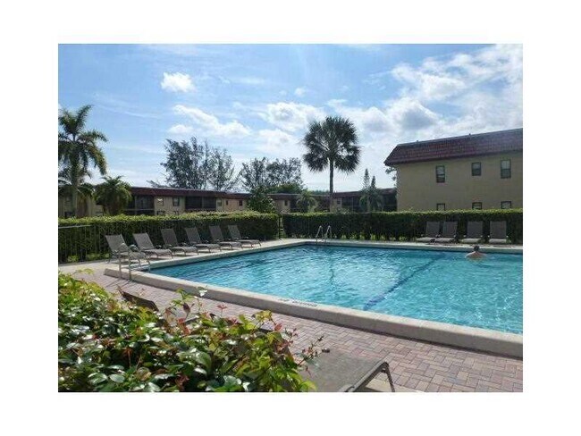 Building Photo - 21895 Lake Forest Cir