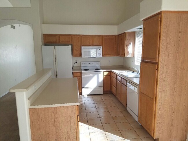 Building Photo - SPACIOUS HOME IN GREAT NORTHWEST LOCATION!