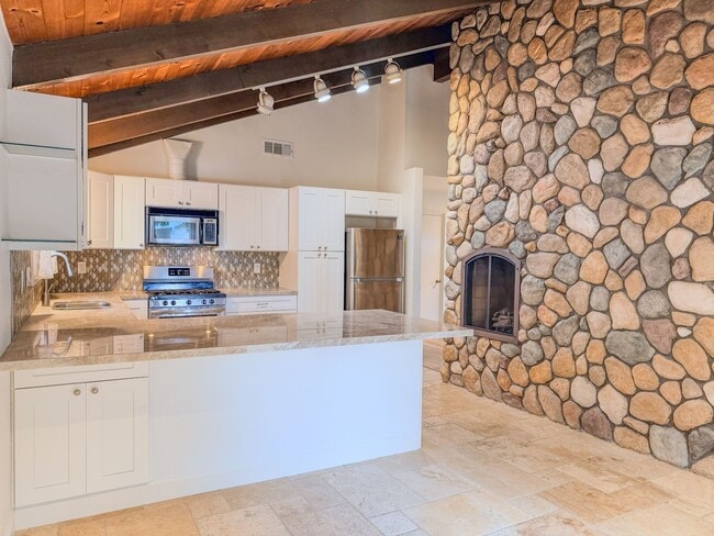 Building Photo - 5142 Sandpiper Way