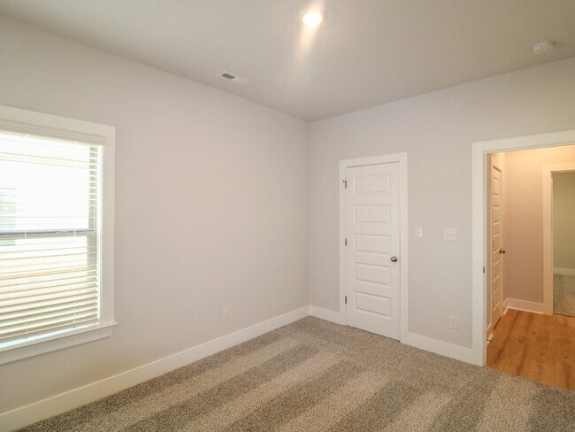 Building Photo - Reduced Rental Rate with $200 Rent Credit for 12 Months!