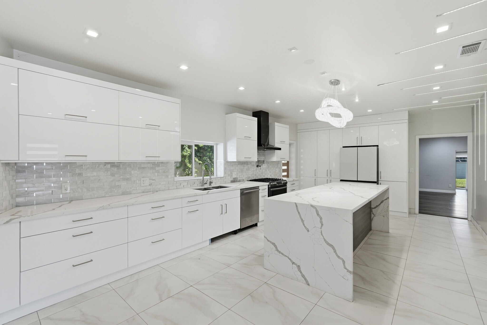 Building Photo - 8647 Corbin Ave