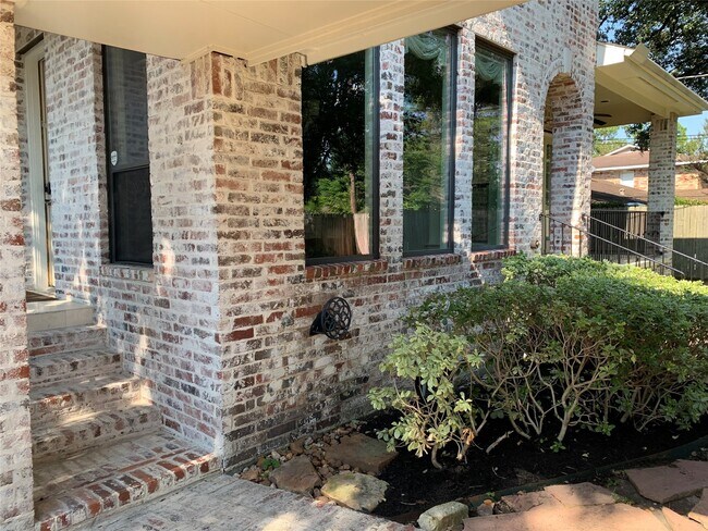 Building Photo - 5031 Cheena Dr
