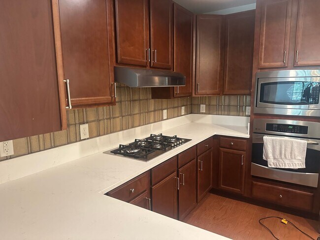 Building Photo - Daniel Island Condo Close to Marina