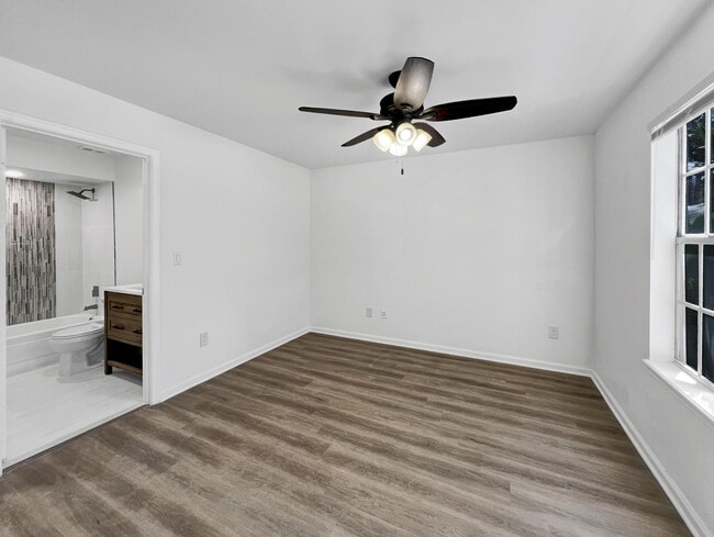 Building Photo - 1050 Crystal Way