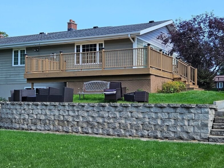 Building Photo - 912 Hawthorne Dr