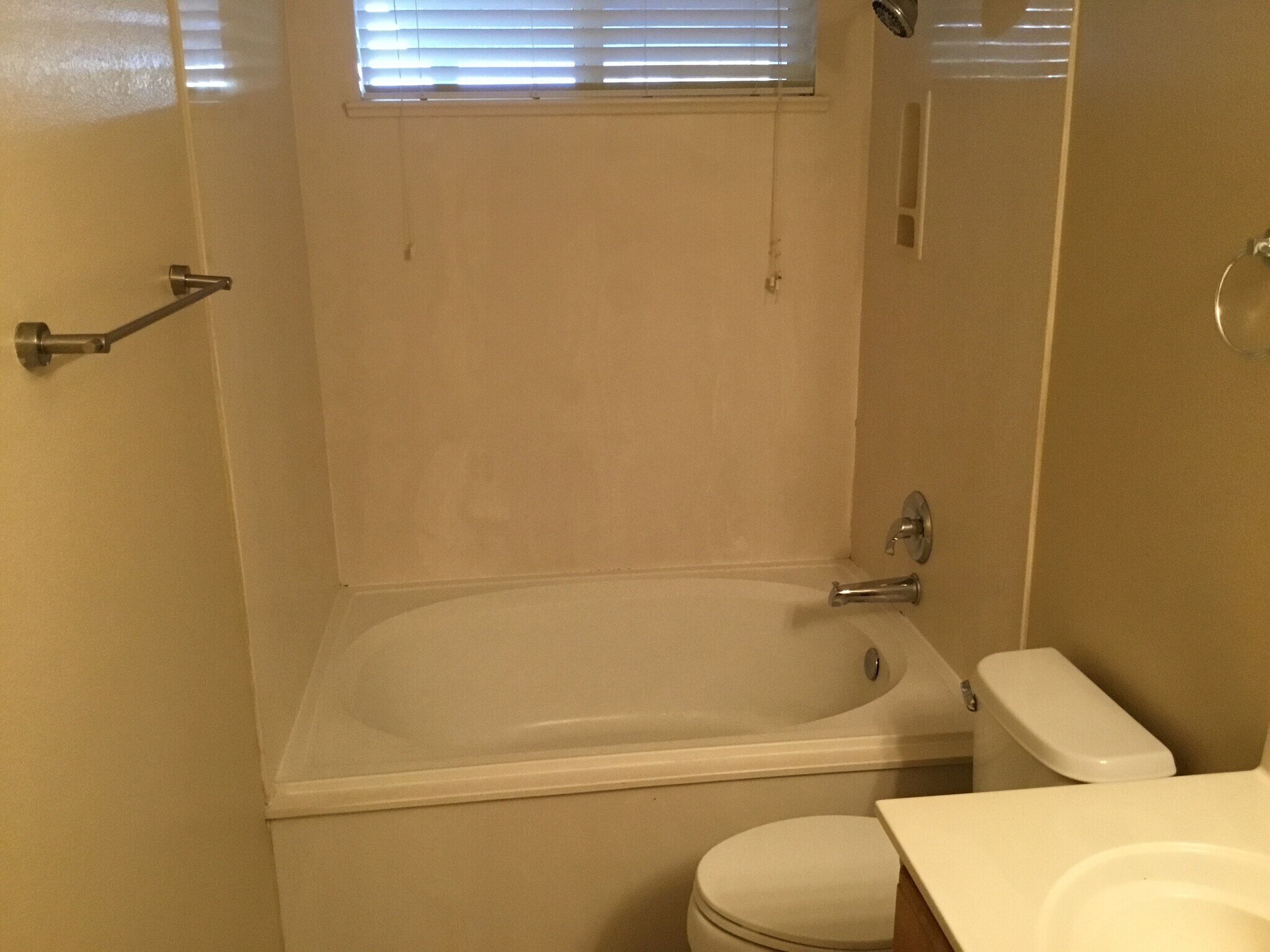 Building Photo - 1504 Kenwood Ct NW