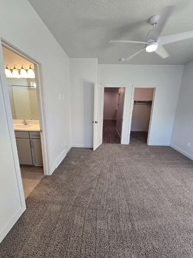 Building Photo - "Chic 3-Bed Townhouse with Pool Access in Bluffdale!"