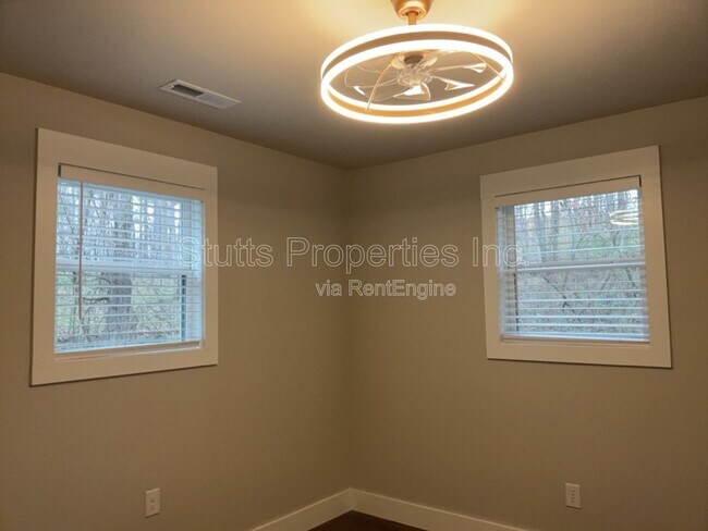 Building Photo - 633 Rivermont Rd