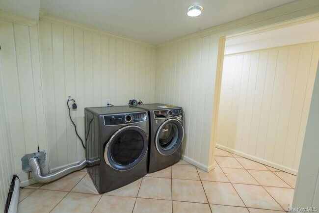 Building Photo - 5 Idlewild Dr