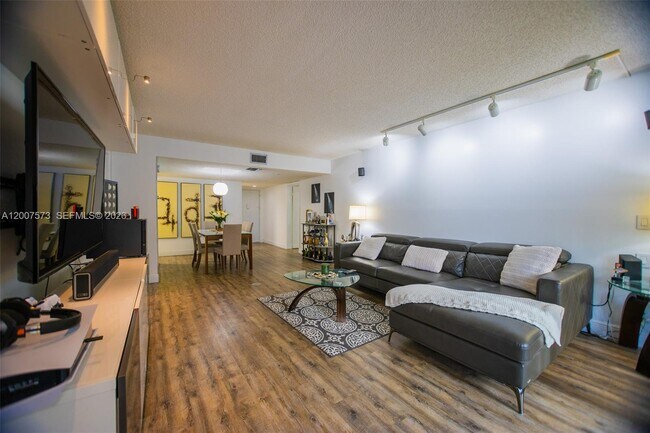 Building Photo - 16100 Golf Club Rd