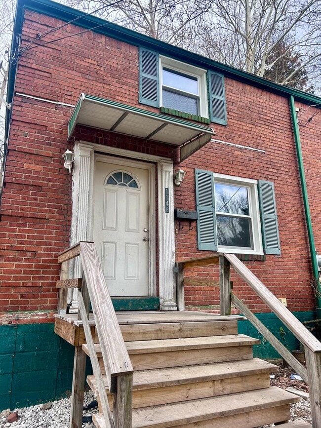 Building Photo - Newly Renovated 2 Bedroom Townhome