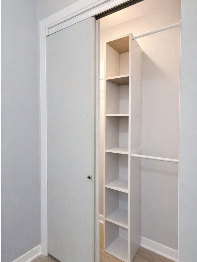 Building Photo - 902 W Margate Terrace