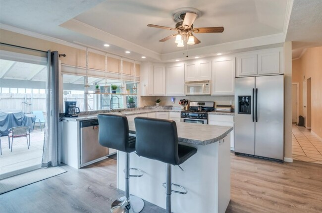 Building Photo - 3614 Pinoak Dr