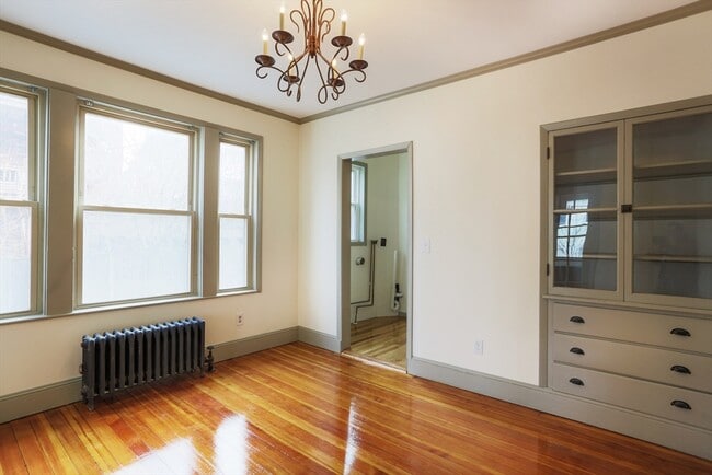 Building Photo - 31 Roslyn St