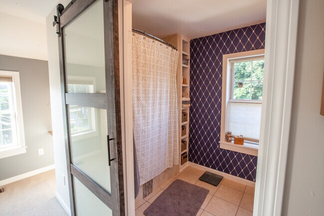 Building Photo - 9 Falkland Pl