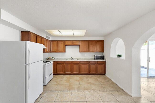 Building Photo - 7422 W Turney Ave