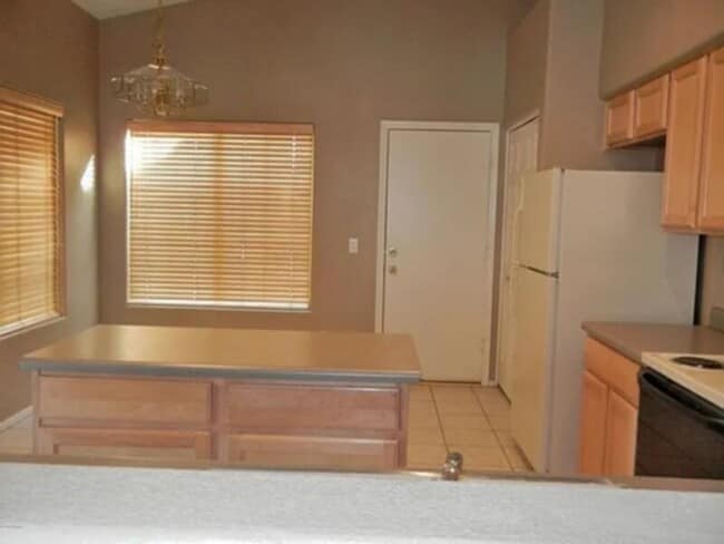 Building Photo - 6926 W Phelps Rd