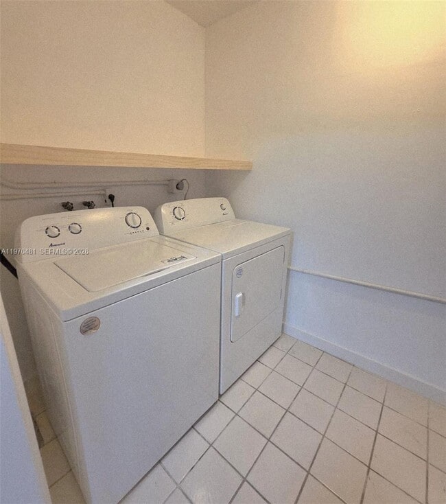 Building Photo - 250 NE 51st St