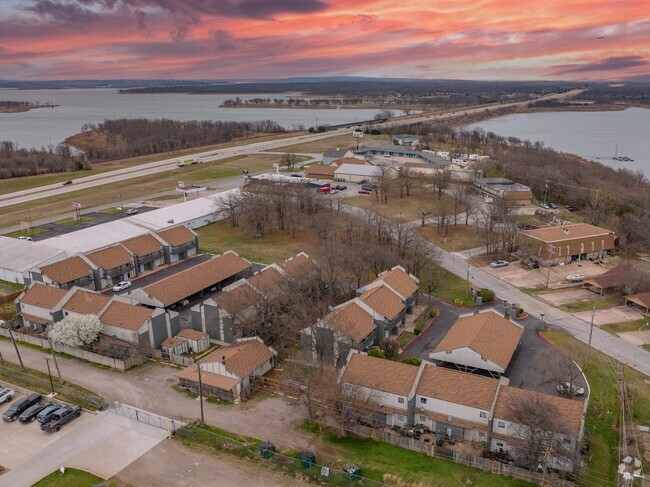 Building Photo - Keystone Townhomes