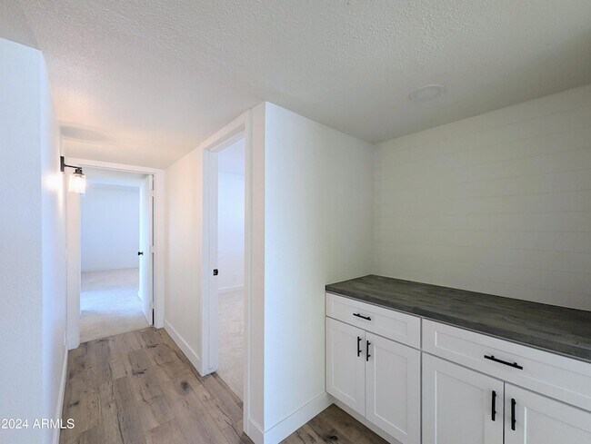 Building Photo - 121 N Flint Cir
