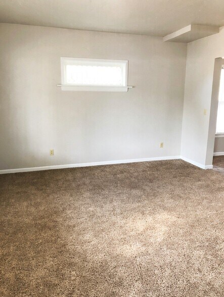 Building Photo - 305 S Van Buren St