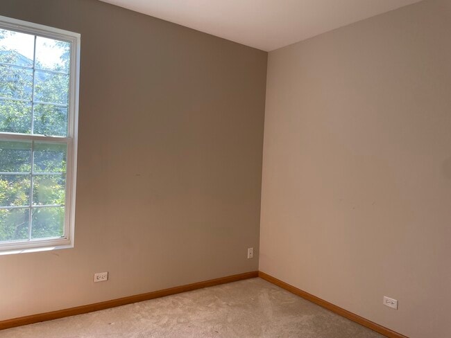 Building Photo - 1531 Millbrook Dr