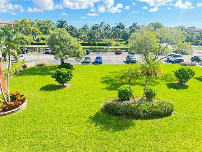 Building Photo - 204 Brighton E