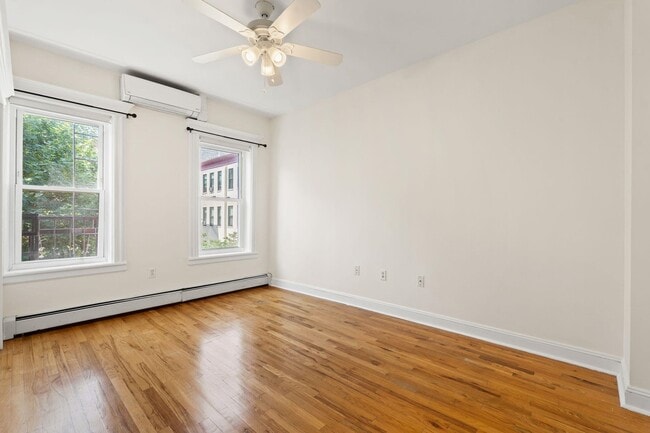 Building Photo - 349 7th St