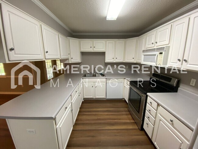 Building Photo - DEPOSIT PENDING!!! - Home for rent in Tuscaloosa! Available to View Now!