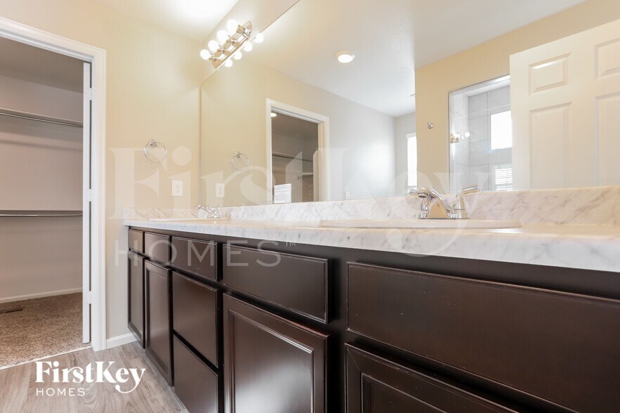 Building Photo - 26022 E Archer Dr