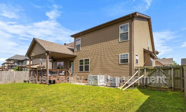 Building Photo - 752 Cavalier Dr
