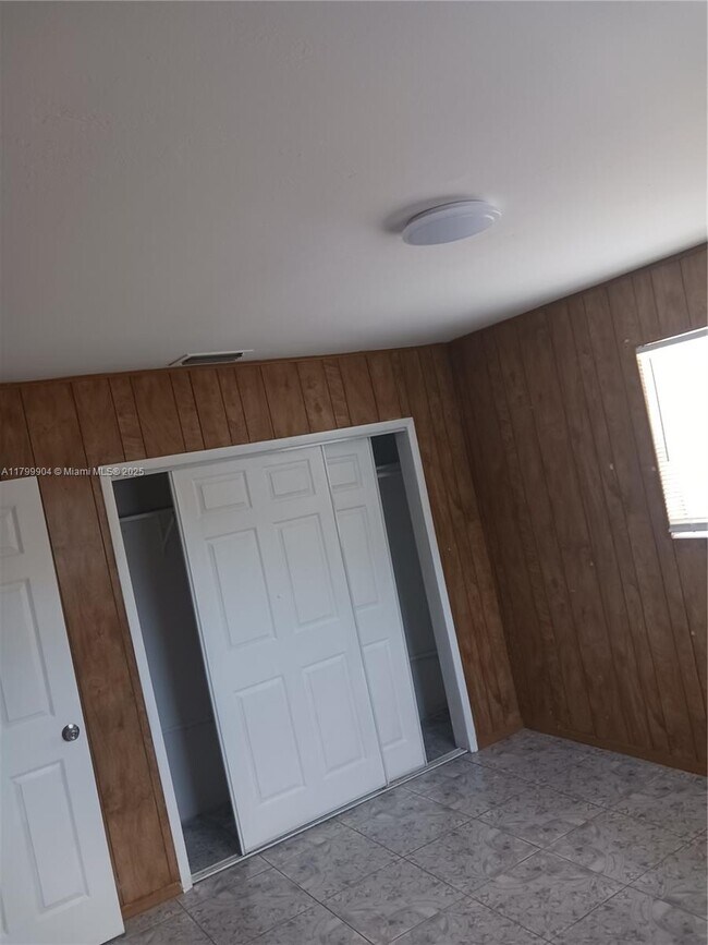 Building Photo - 1820 N 59th Ave