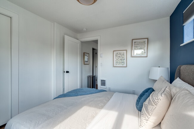 Building Photo - 5222 SE Holgate Blvd