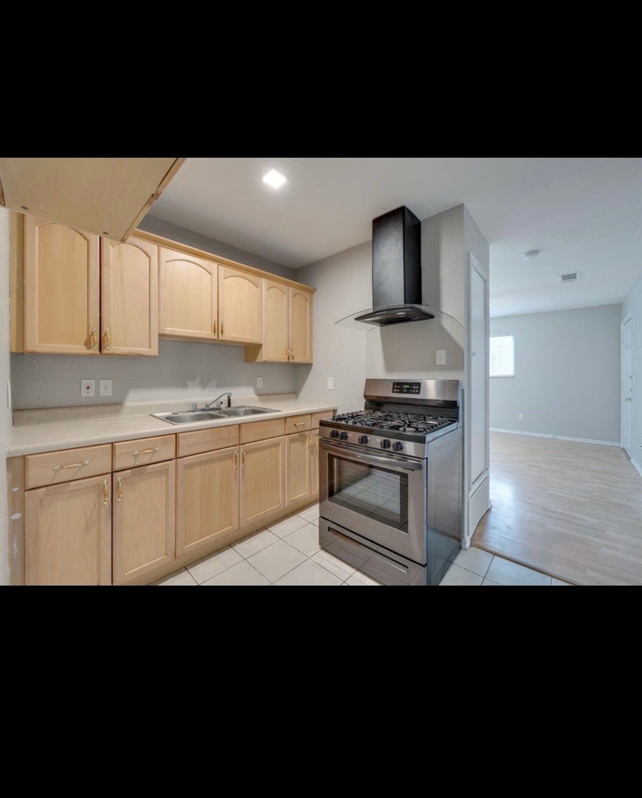 Building Photo - 5320 Lovell Ave