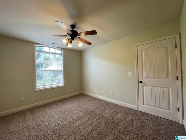 Building Photo - 208 Castlehill Dr