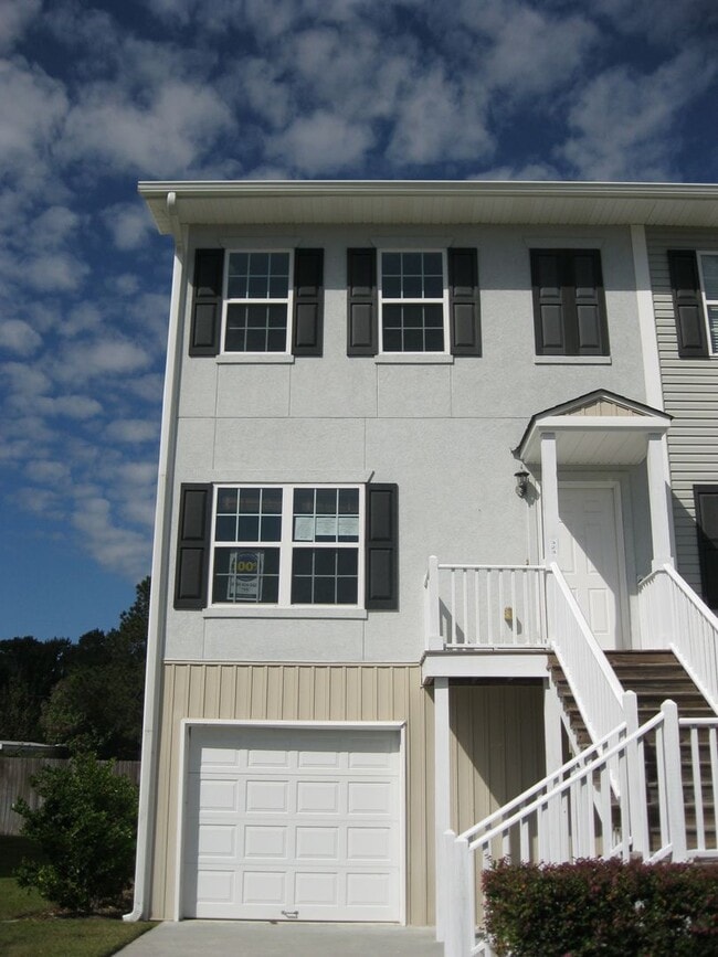 Building Photo - Spacious Two Story, Quiet Neighborhood
