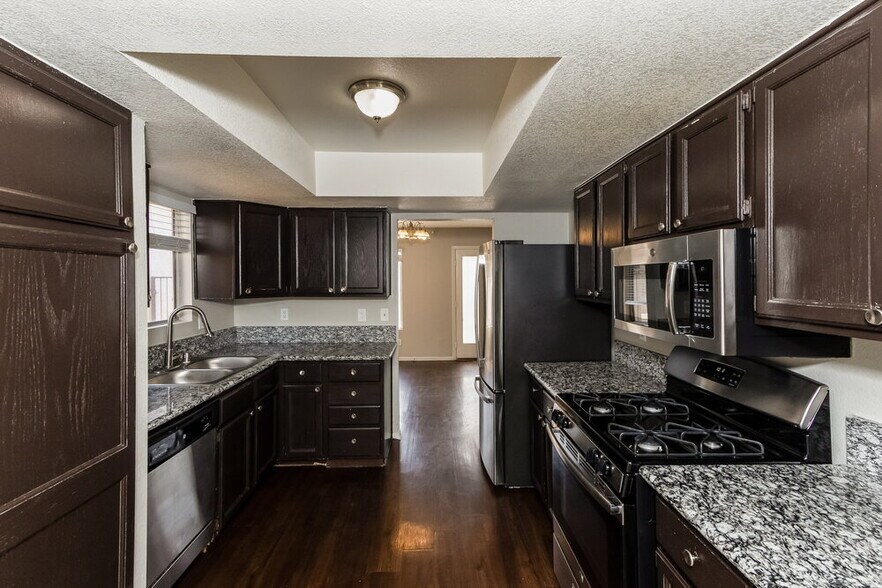Building Photo - 1620 Lorna Dr