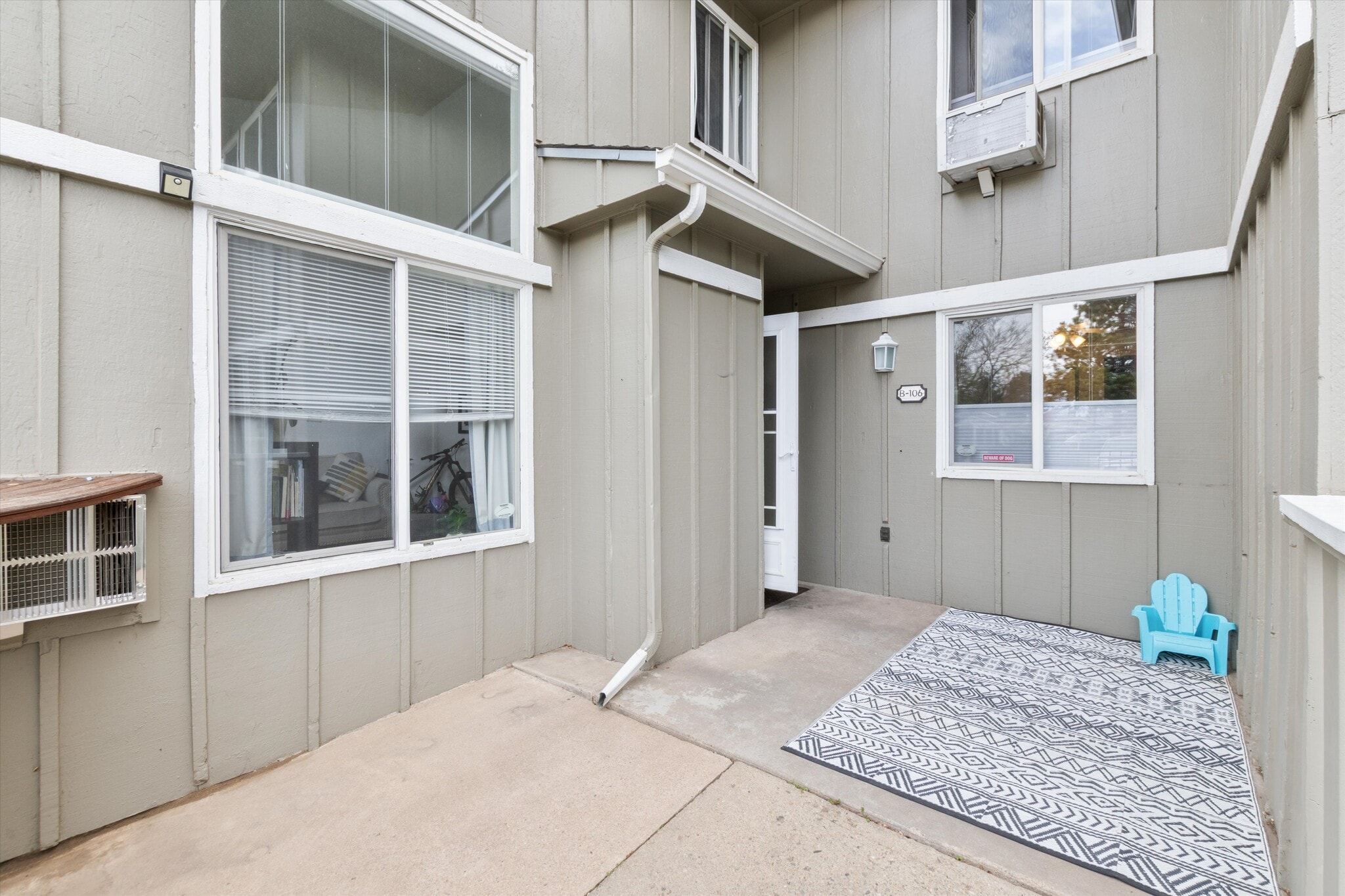 Building Photo - 857 S Van Gordon Ct