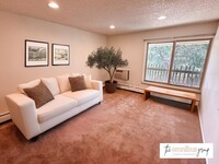 Building Photo - 2BD/1BA Condo with Lots of Storage!