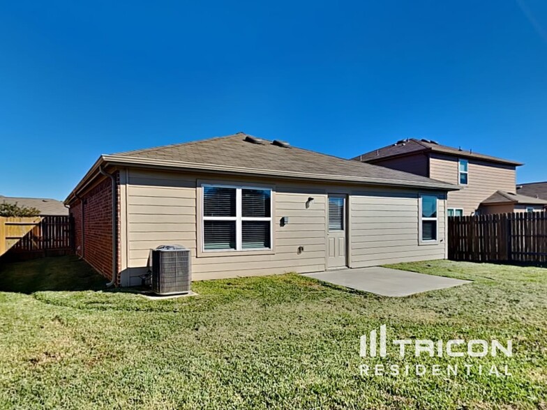 Building Photo - 904 American Monarch Dr