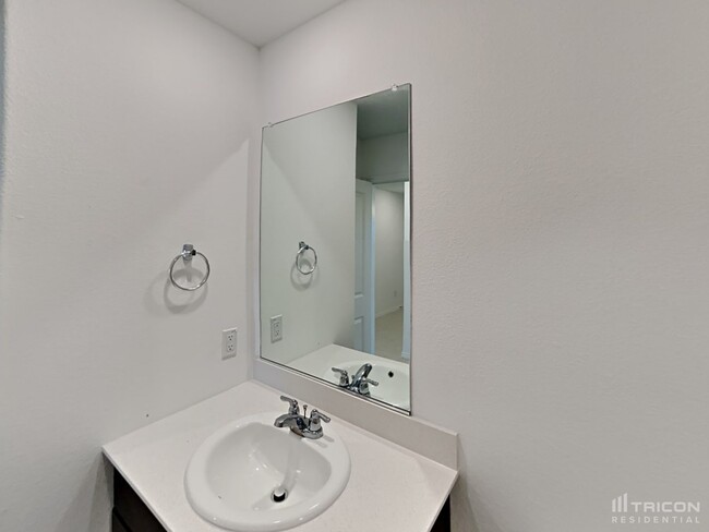 Building Photo - 8424 Fawn Creek Dr