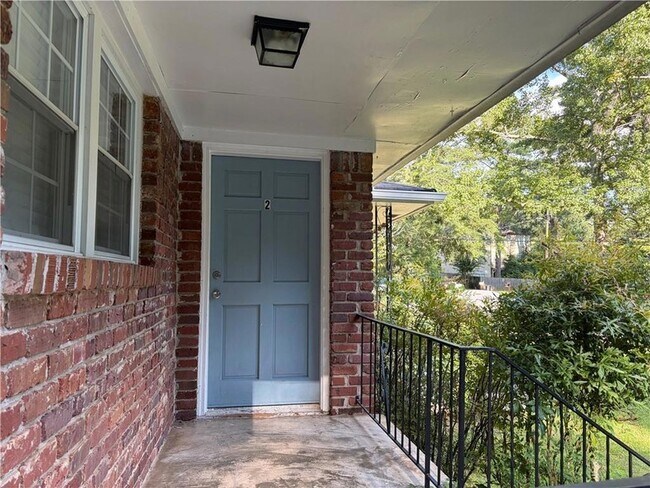 Building Photo - 213 Buchanan Terrace