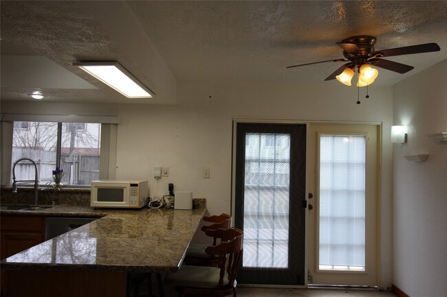 Building Photo - 458 Woodrail Dr