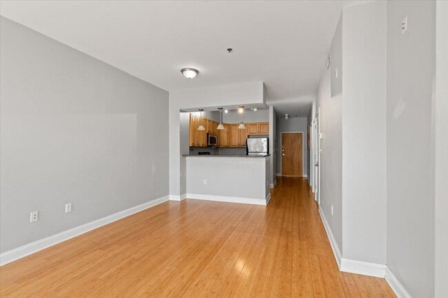 Building Photo - 1333 W Broad St